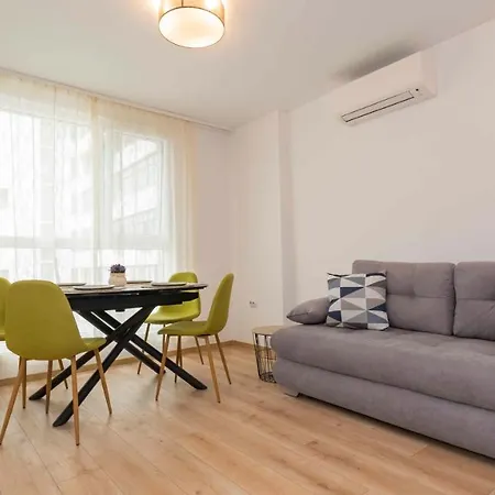 Инфинити Apartment Burgas